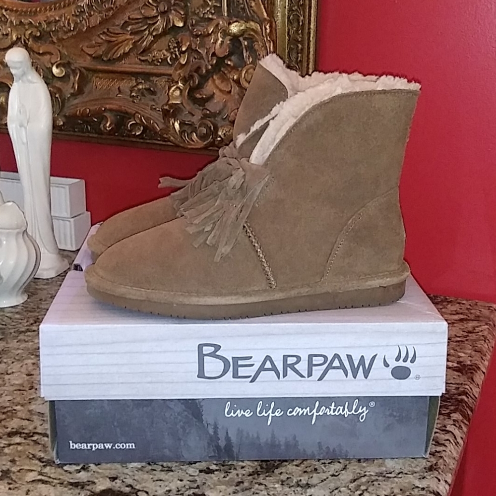 1113 BearPaw Christie Boots